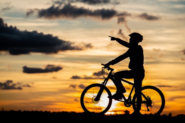 Plaque funéraire - cycliste silhouette au coucher du soleil